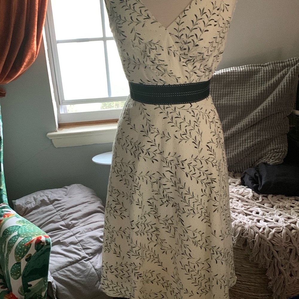 Elegant Kay Unger Black and White Leaf Print Dress size 4 - Picture 4 of 10